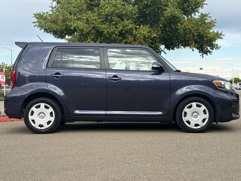 Used 2012 Scion xB FWD image 3