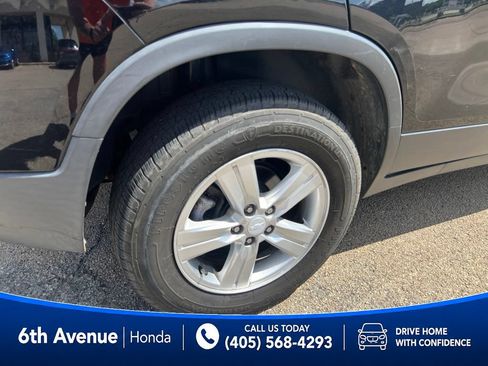 Used 2019 Chevrolet Trax LT w/ LT Convenience Package AWD/4WD image 11