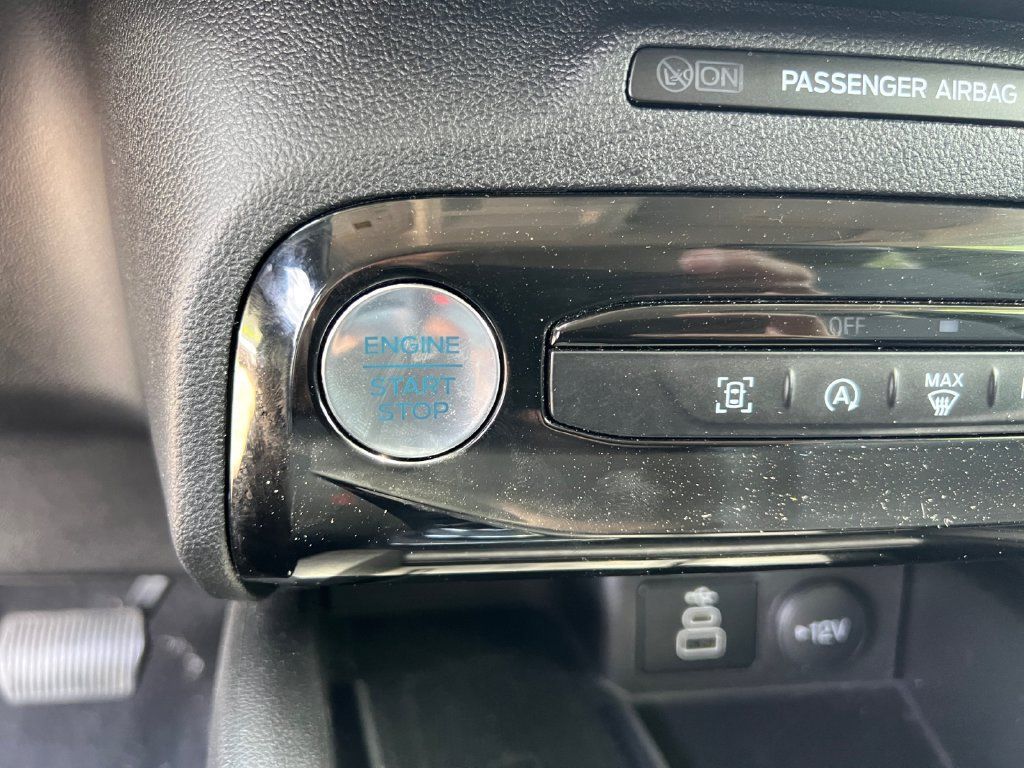 Used 2025 Ford Escape Platinum AWD/4WD image 22