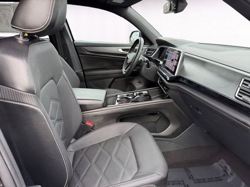 Used 2023 Volkswagen Atlas SE w/ Black Wheel Package image 15