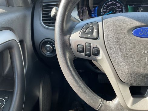 Used 2013 Ford Taurus SEL FWD image 22