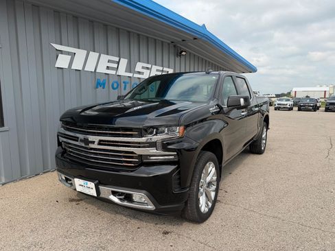Used 2022 Chevrolet Silverado 1500 High Country w/ Technology Package AWD/4WD image 2
