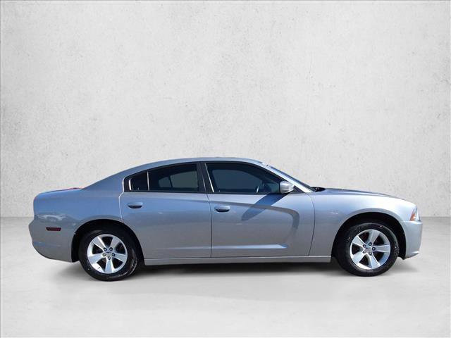 Used 2014 Dodge Charger SE RWD image 4