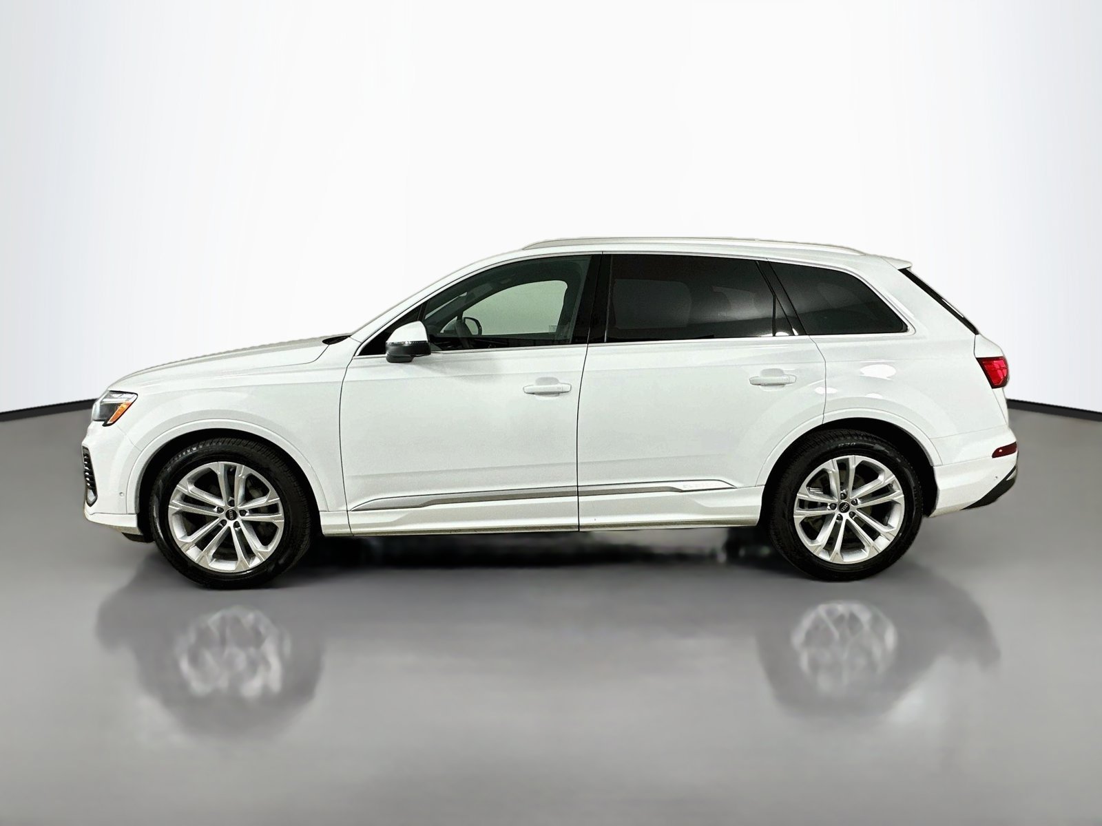 Certified 2026 Audi Q7 3.0T Premium Plus w/ Premium Plus Package AWD/4WD image 8
