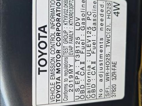 Used 2019 Toyota C-HR XLE image 15