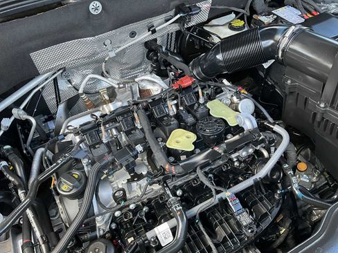 Used 2024 Volkswagen Atlas SEL Premium R-Line image 33