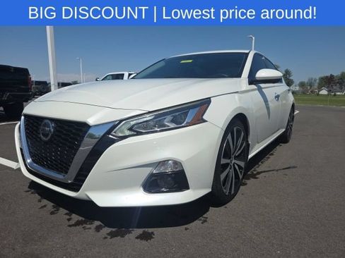 Used 2020 Nissan Altima 2.0 Platinum FWD image 2