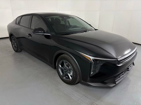 New 2026 Kia K4 LXS image 2