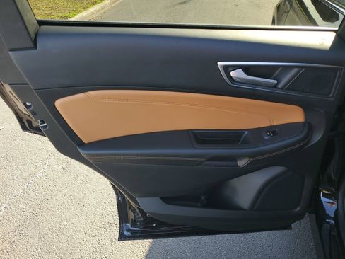 Used 2024 Ford Edge Titanium w/ Titanium Elite Package image 10