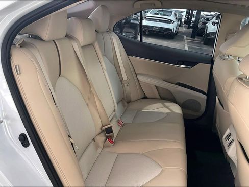 Used 2020 Toyota Camry XLE image 20