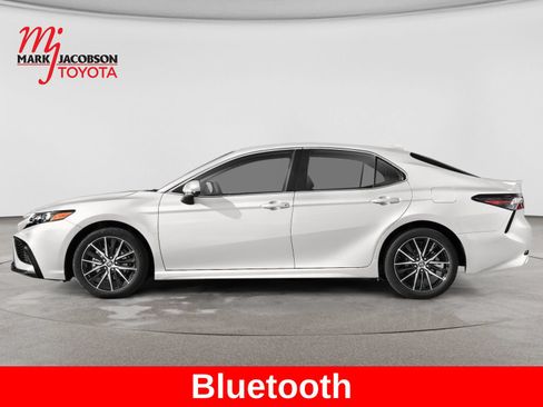 Used 2022 Toyota Camry SE w/ Audio Upgrade Package FWD image 4