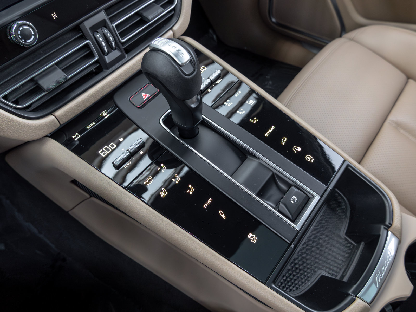 Certified 2023 Porsche Macan S AWD/4WD image 37