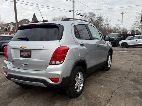 Used 2018 Chevrolet Trax LT w/ LT Convenience Package image 11