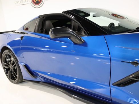 Used 2016 Chevrolet Corvette Stingray Coupe w/ Carbon Flash Badge Package image 69