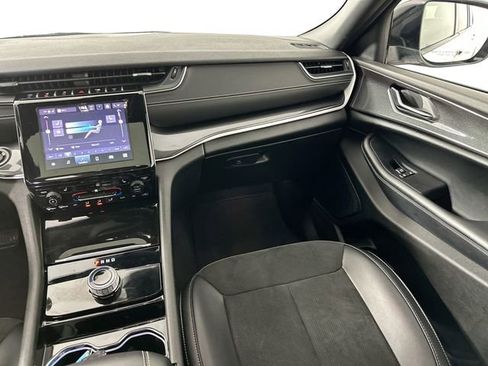Used 2023 Jeep Grand Cherokee Altitude image 27