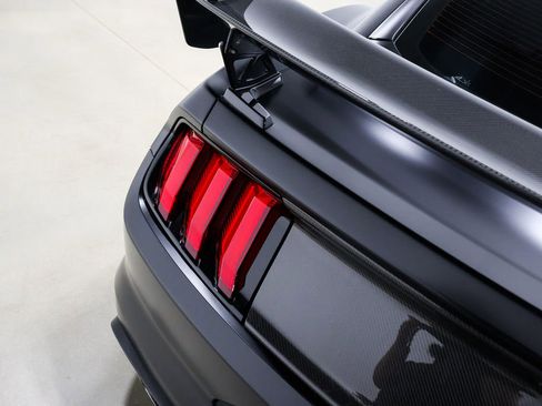 Used 2022 Ford Mustang Shelby GT500 w/ Carbon Fiber Track Pack RWD image 76
