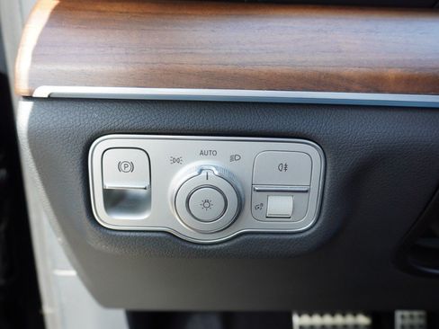 Used 2024 Mercedes-Benz GLS 450 4MATIC image 21
