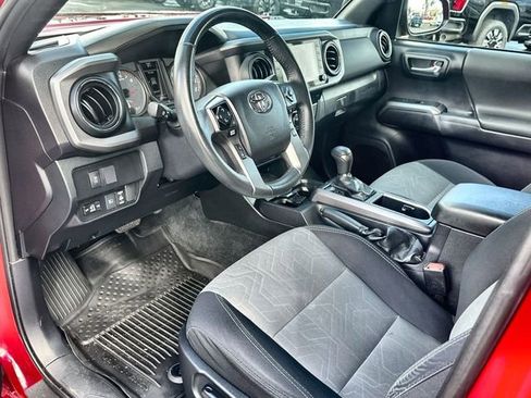 Used 2021 Toyota Tacoma TRD Off-Road image 10
