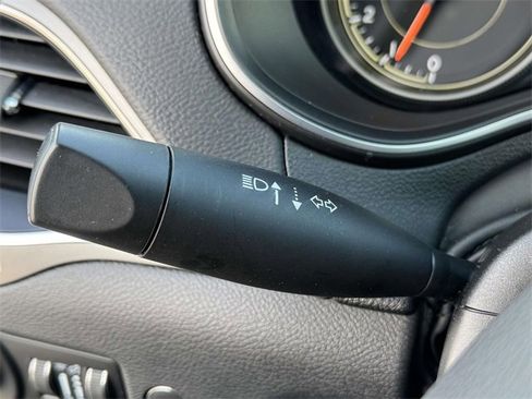 Used 2022 Jeep Cherokee Latitude Lux w/ Sun & Sound Group image 11