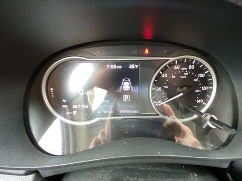 Used 2024 Nissan Versa SR w/ Trunk Package image 21