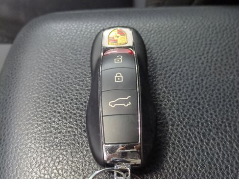 Used 2022 Porsche Macan S image 33