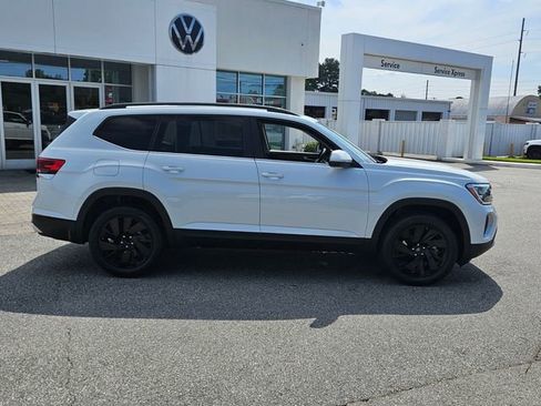 New 2026 Volkswagen Atlas SE image 15