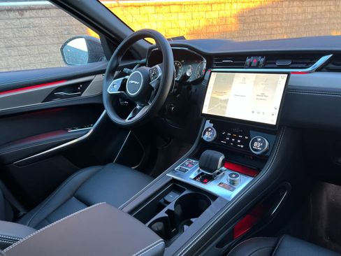 Used 2025 Jaguar F-PACE R-Dynamic S image 11