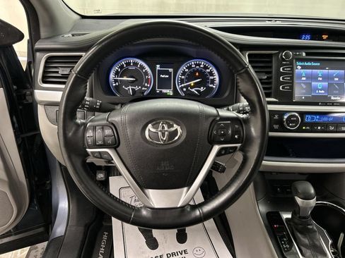 Used 2018 Toyota Highlander XLE AWD/4WD image 4