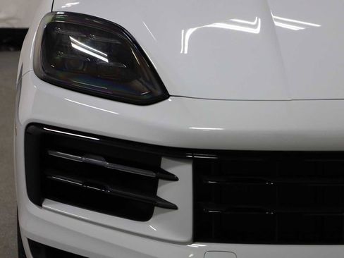New 2026 Porsche Cayenne Coupe AWD/4WD image 15