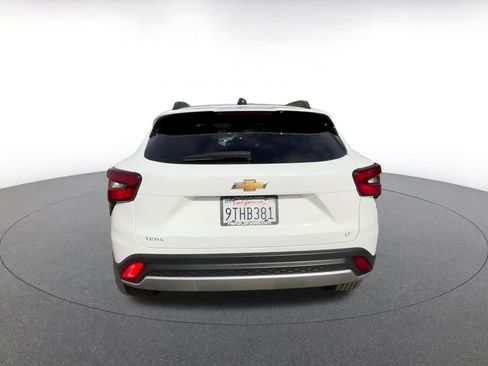 Used 2025 Chevrolet Trax LT image 12
