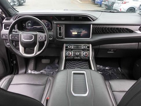 Used 2024 GMC Yukon XL Denali image 30