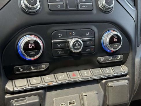 Used 2021 GMC Sierra 2500 AT4 w/ AT4 Premium Plus Package AWD/4WD image 30