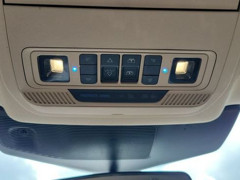 Used 2020 Ford Explorer XLT w/ Equipment Group 202A AWD/4WD image 26