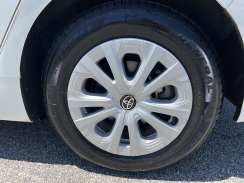 Used 2020 Toyota Prius LE image 29