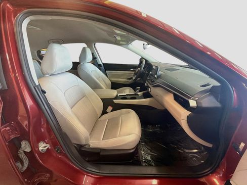 Used 2025 Nissan Altima 2.5 SV FWD image 30