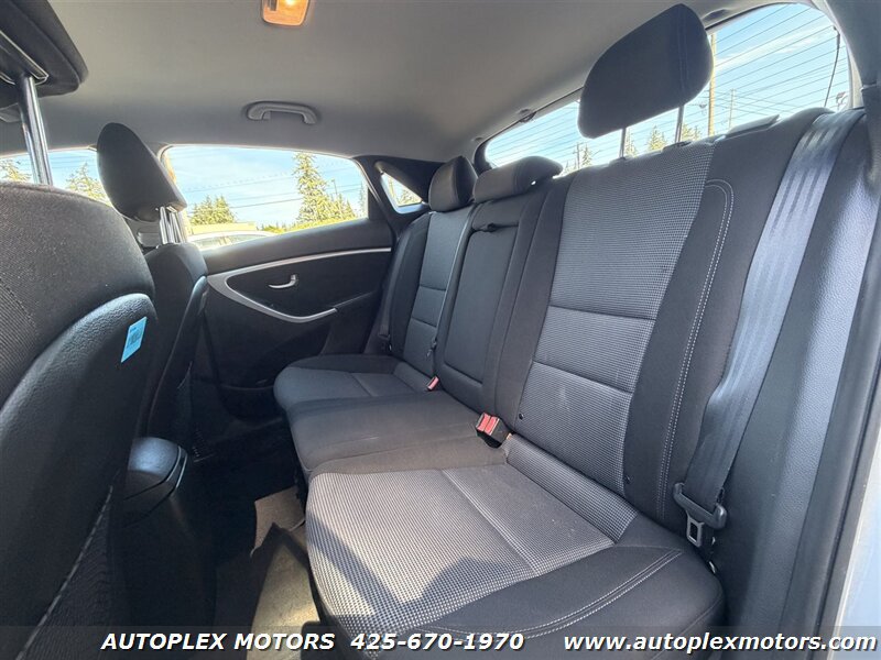 Used 2016 Hyundai Elantra GT FWD image 17