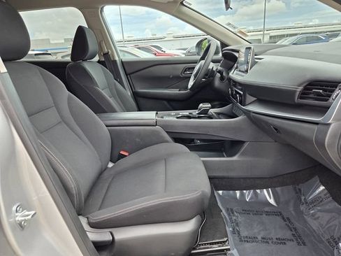 Used 2024 Nissan Rogue S FWD image 17