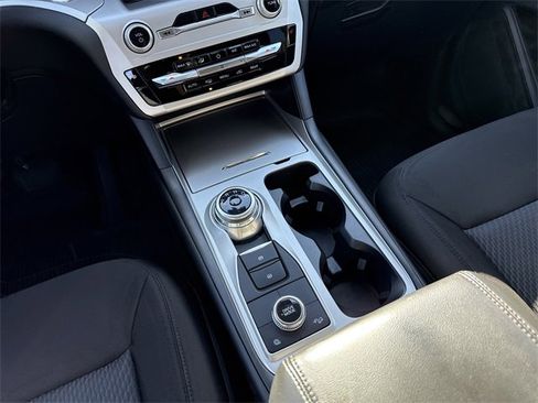 Used 2022 Ford Explorer XLT image 15