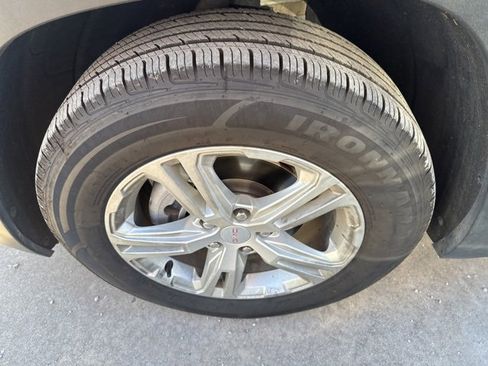 Used 2024 GMC Terrain SLE image 8