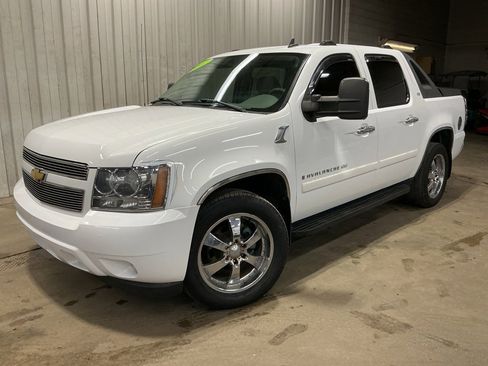 Used 2007 Chevrolet Avalanche LTZ w/ LTZ Preferred Equipment Group image 4