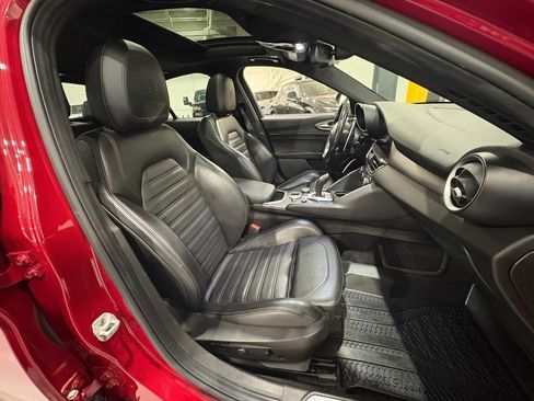Used 2021 Alfa Romeo Giulia Ti Sport image 41