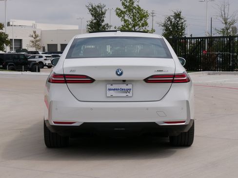 Used 2026 BMW i5 eDrive40 AWD/4WD image 8