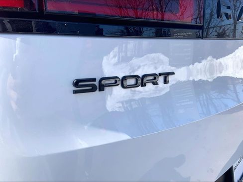 Used 2024 Land Rover Range Rover Sport SE image 9