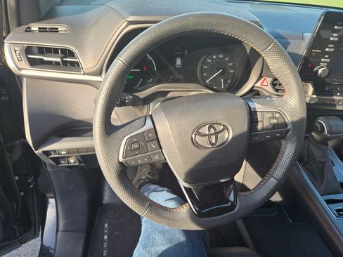 Used 2023 Toyota Sienna XSE FWD image 12