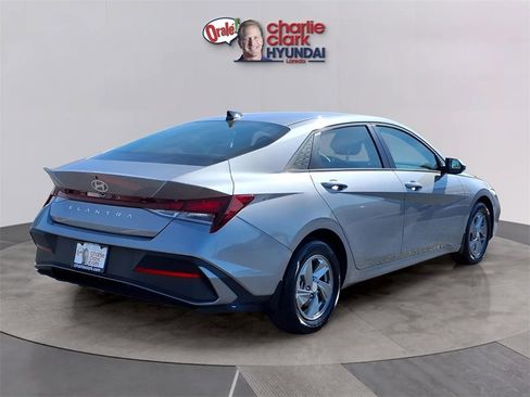 New 2026 Hyundai Elantra SE image 5