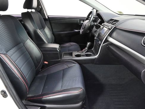 Used 2015 Toyota Camry SE FWD image 15