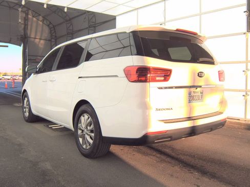 Used 2020 Kia Sedona LX image 13