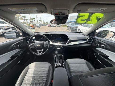 Certified 2025 Chevrolet Trax LT w/ Driver Confidence Package FWD image 18