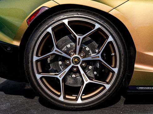 Used 2024 Lamborghini Revuelto AWD/4WD image 45