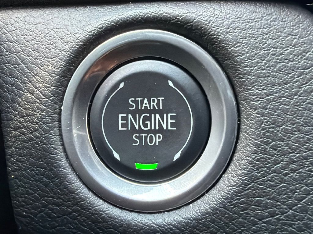 Used 2025 Cadillac XT4 Sport FWD image 30